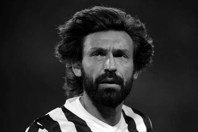 WHO IS THE BEST MIDFIELDER İN HİSTORY?